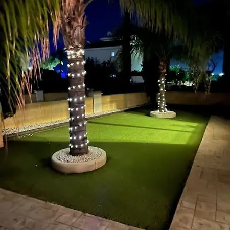 Villa Palm 3 Bedrooms - Sleeps 6